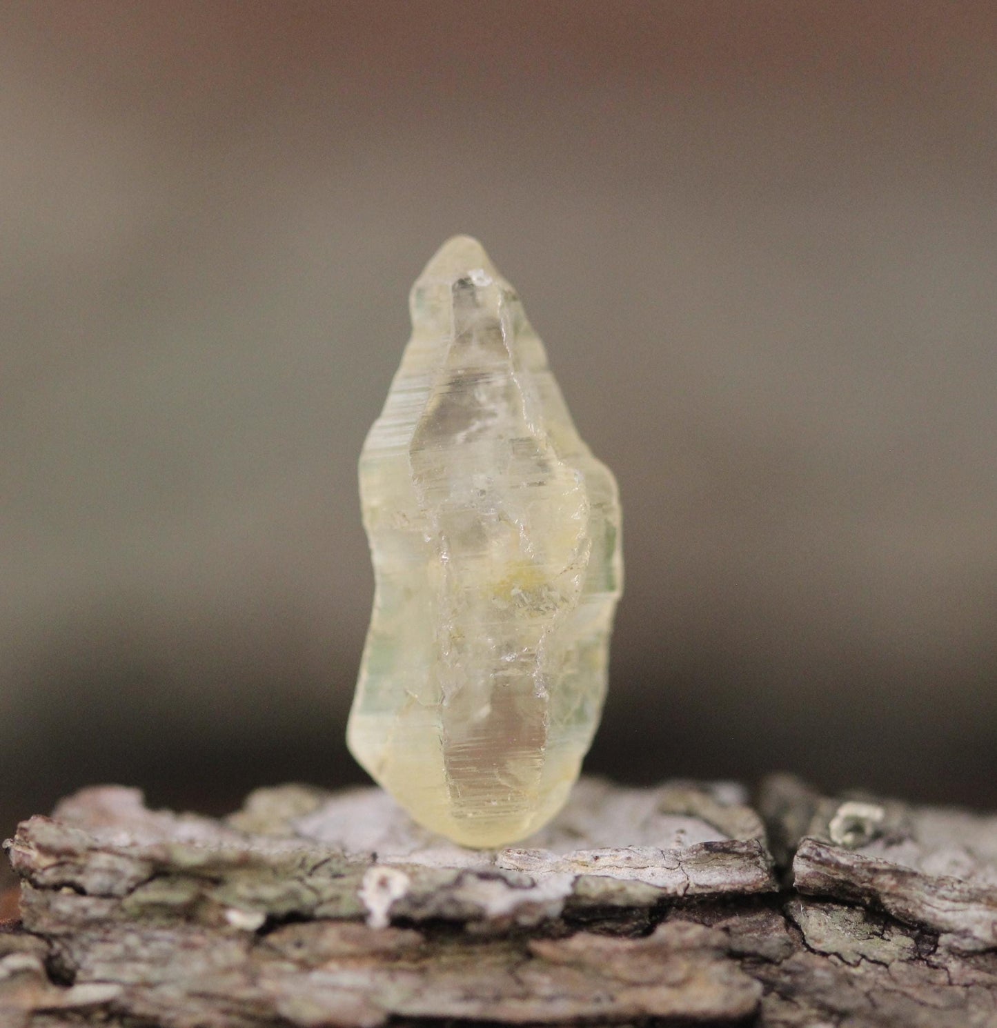 Beautiful Yellow and Blue Sapphire (Corundum) crystal with high transparency and luster, from Sri Lanka, 7.38 carats, 17.4 mm