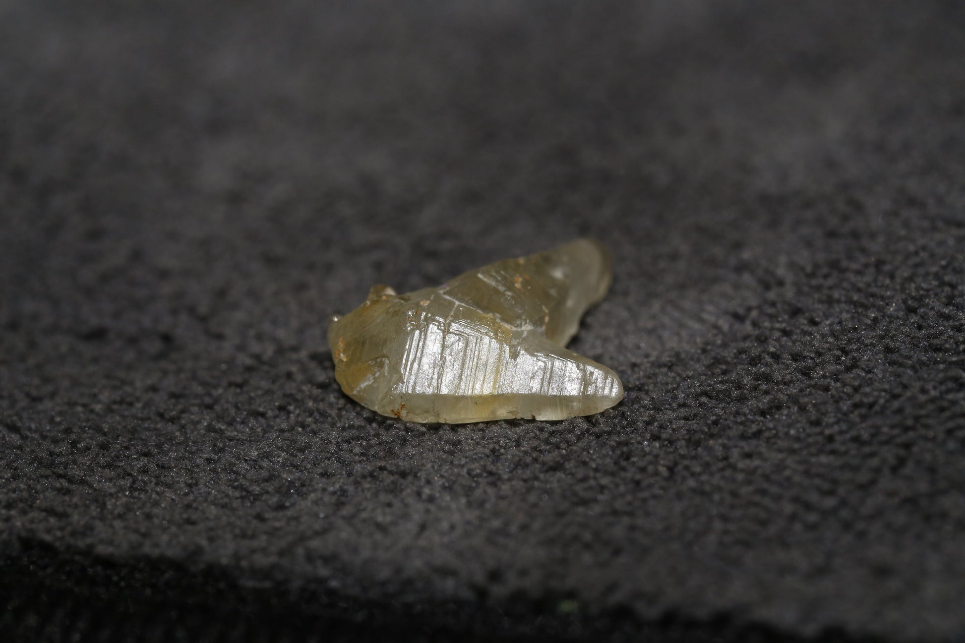 Very Unique White Twin Sapphire Crystal (Corundum) - 13.52 carats , 21.50 mm