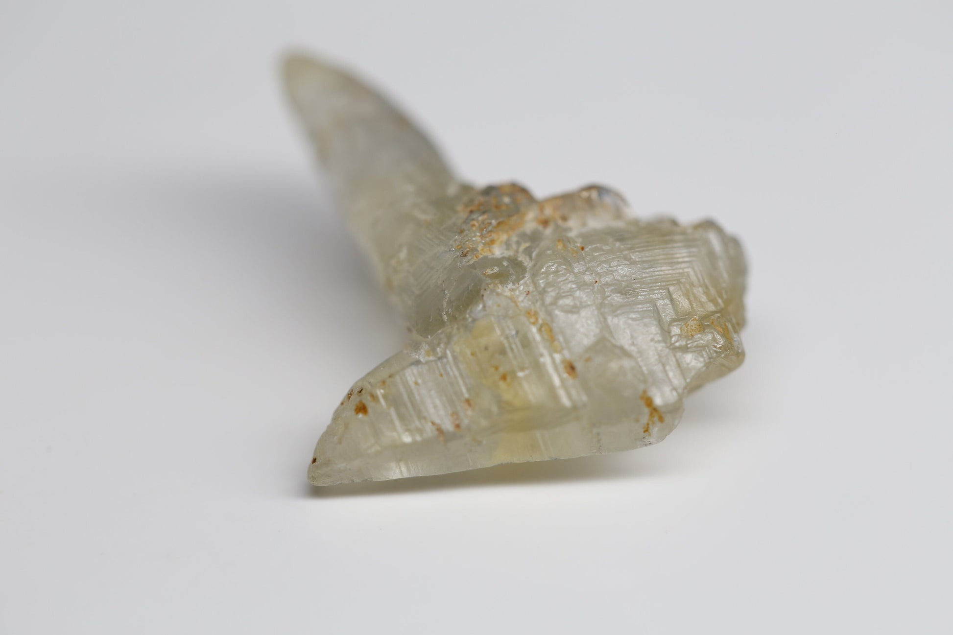Very Unique White Twin Sapphire Crystal (Corundum) - 13.52 carats , 21.50 mm