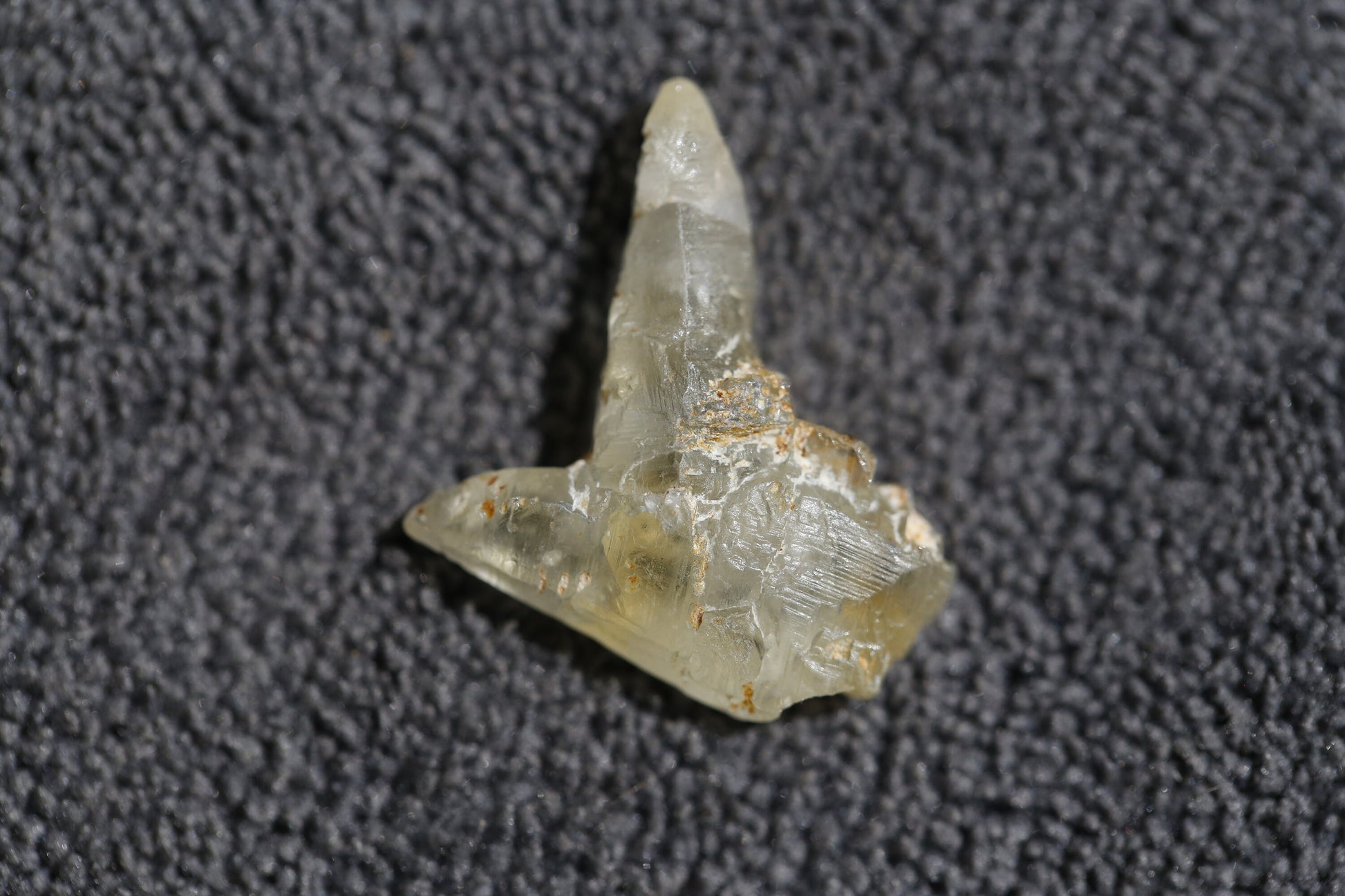 Very Unique White Twin Sapphire Crystal (Corundum) - 13.52 carats , 21.50 mm