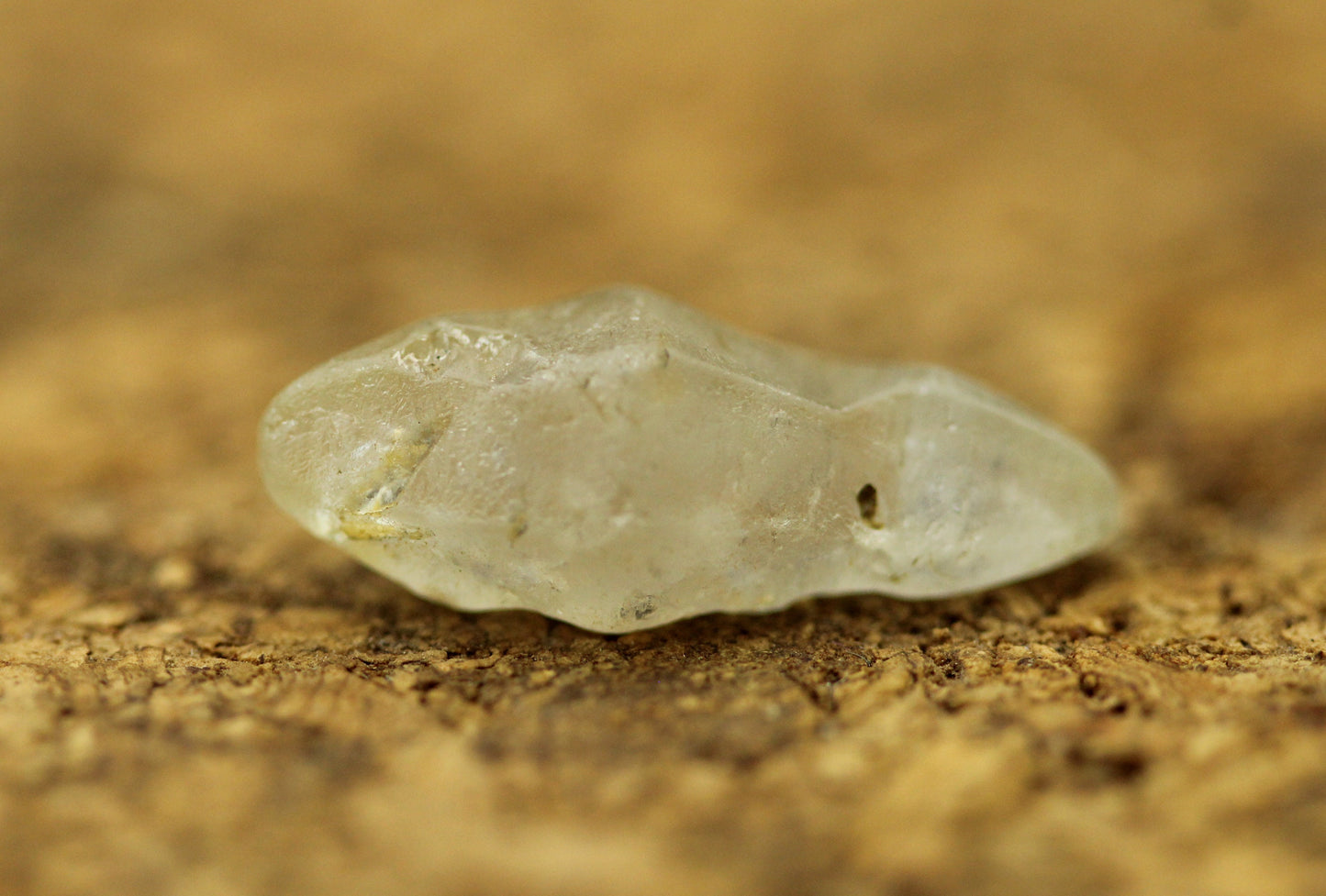 Excellent White sapphire (corundum) crystal, beautiful shape, doubly terminated, from Sri Lanka (Ceylon), 7.17 carats, 19.0 mm