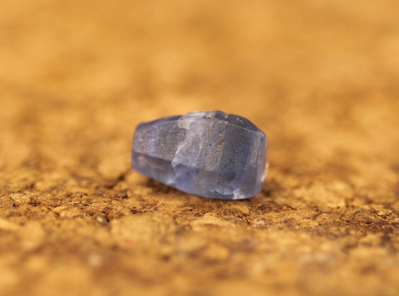 Blue Sapphire (Corundum) crystal from Sri Lanka (Ceylon). Doubly terminated crystal with a great color and a unique shape , 3.11 carats