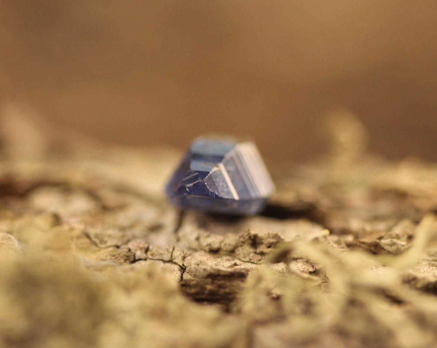 Great Blue Sapphire Crystal (Corundum) with High Luster and Transparency, from Sri Lanka ,4.63 carats 15.4 mm, September Birthstone