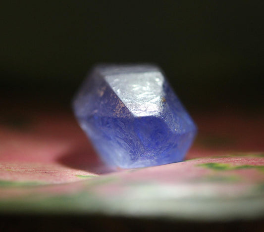 Fantastic Blue Sapphire crystal (Corundum) with High Transparency, Perfect bipyramidal shape, from Sri Lanka , 8.92 carats 13.9 mm