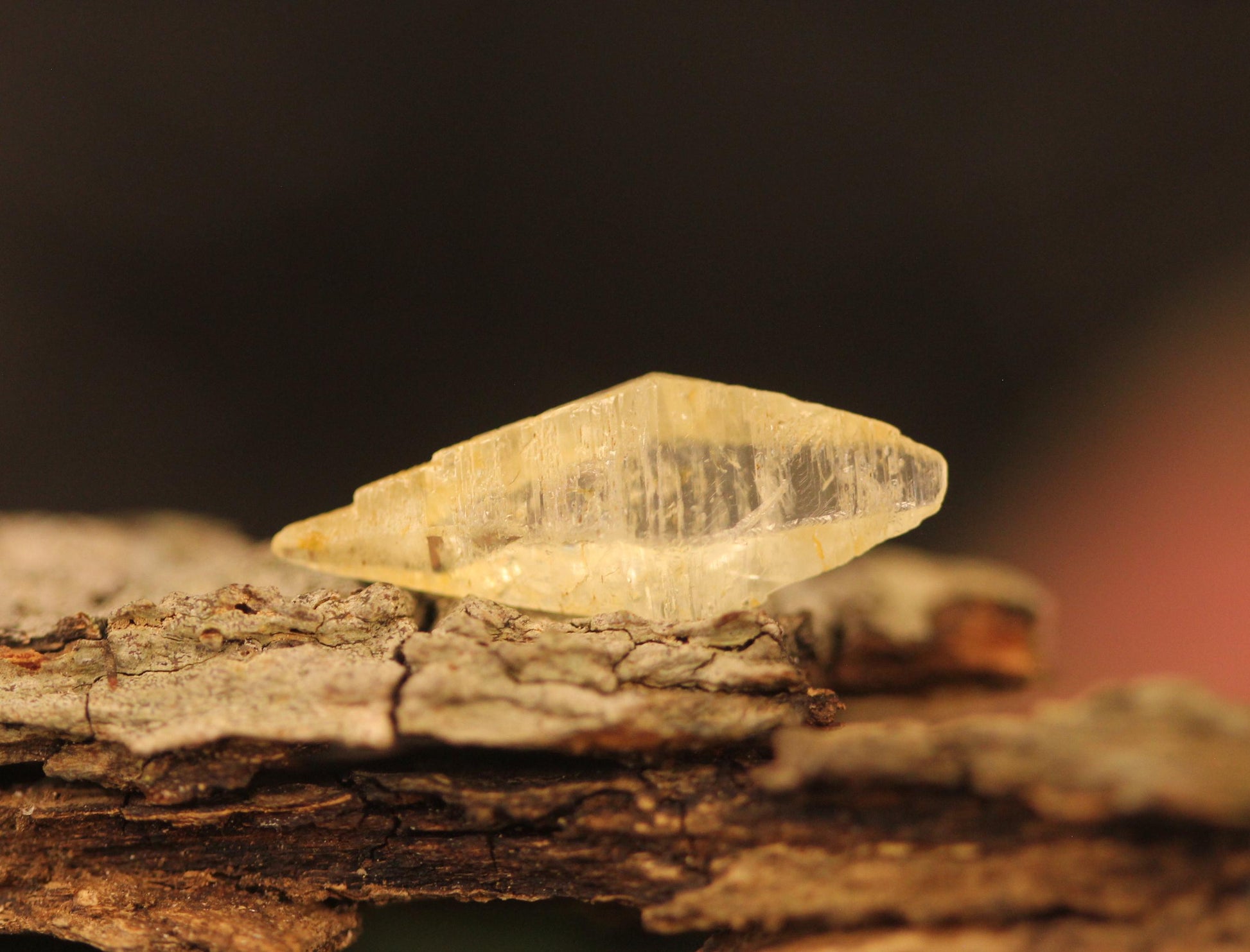 Perfect Yellow Sapphire (Corundum) Crystal from Sri Lanka with Superb Shape, Transparency and Luster. 3.17 carats, 19.0mm, Doubly Terminated