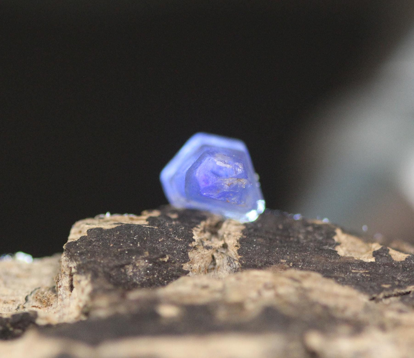 Blue Sapphire (Corundum) crystal from Sri Lanka (Ceylon). Doubly terminated crystal with a great color and a unique shape , 3.11 carats