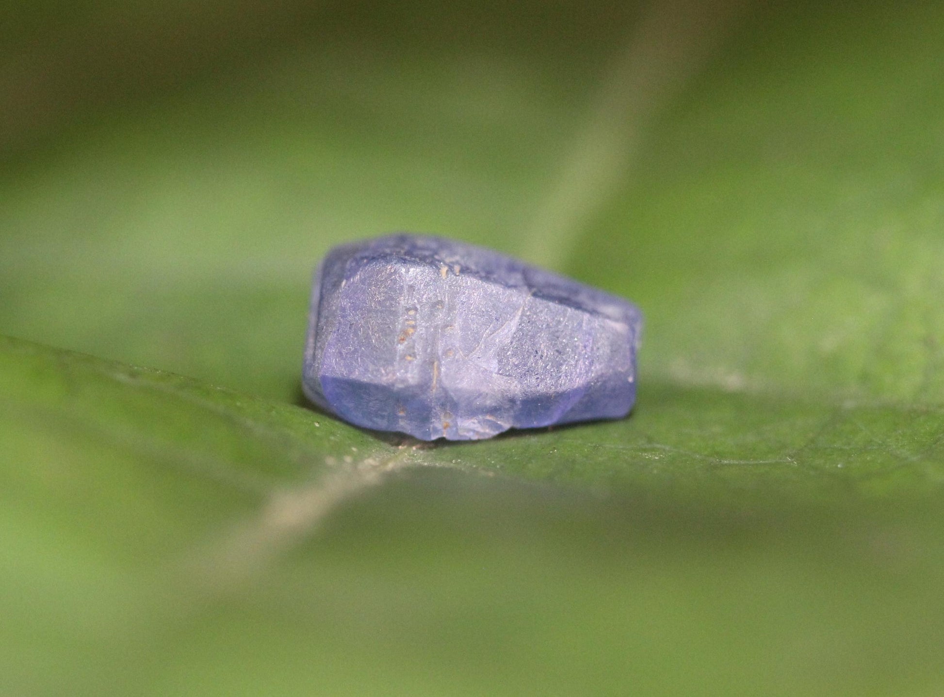 Blue Sapphire (Corundum) crystal from Sri Lanka (Ceylon). Doubly terminated crystal with a great color and a unique shape , 3.11 carats
