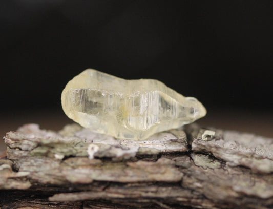 Beautiful Yellow and Blue Sapphire (Corundum) crystal with high transparency and luster, from Sri Lanka, 7.38 carats, 17.4 mm