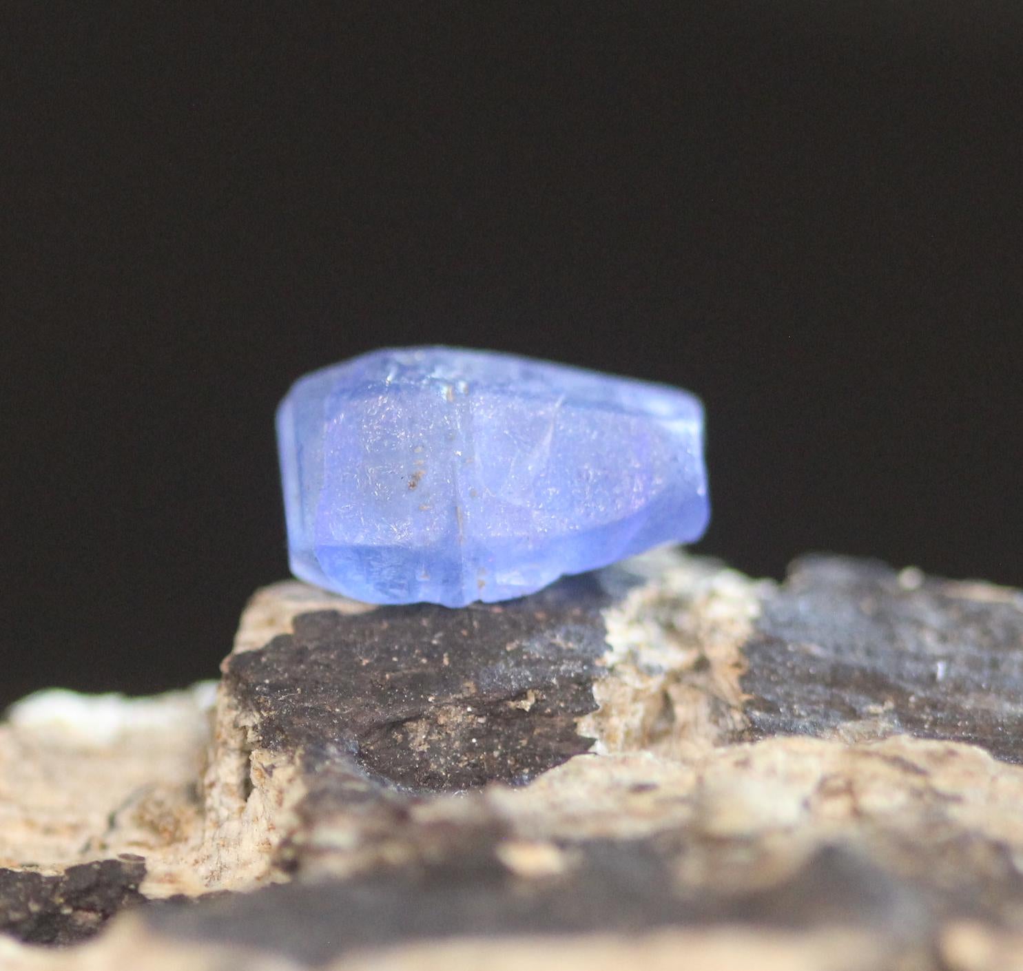 Blue Sapphire (Corundum) crystal from Sri Lanka (Ceylon). Doubly terminated crystal with a great color and a unique shape , 3.11 carats