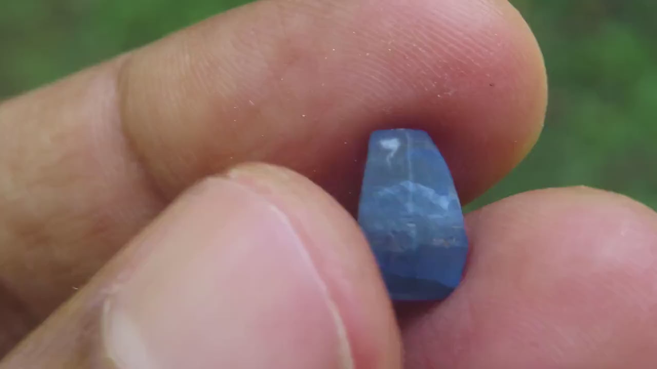 Blue Sapphire (Corundum) crystal from Sri Lanka (Ceylon). Doubly terminated crystal with a great color and a unique shape  , 3.11 carats